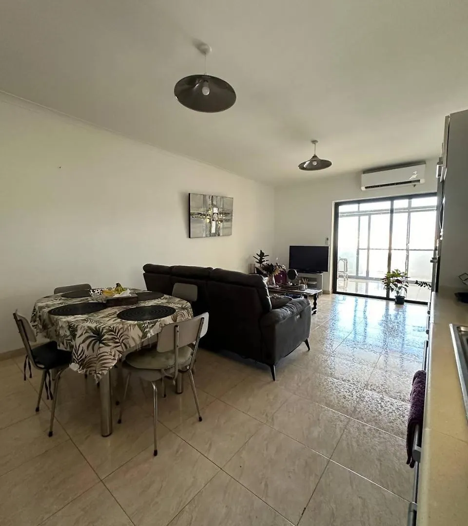 Cozy Room In Gzira - Close To Beachfront Malta